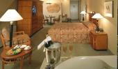 Luxor Hotel and Casino Guest Room with Jacuzzi